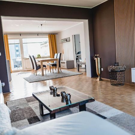 Me Homes - Grosse Moderne Designer-Wohnung Fuer Urlaub Und Business - Mit Kueche, Buero, Balkon Und 2 Parkplaetzen Bayreuth Esterno foto