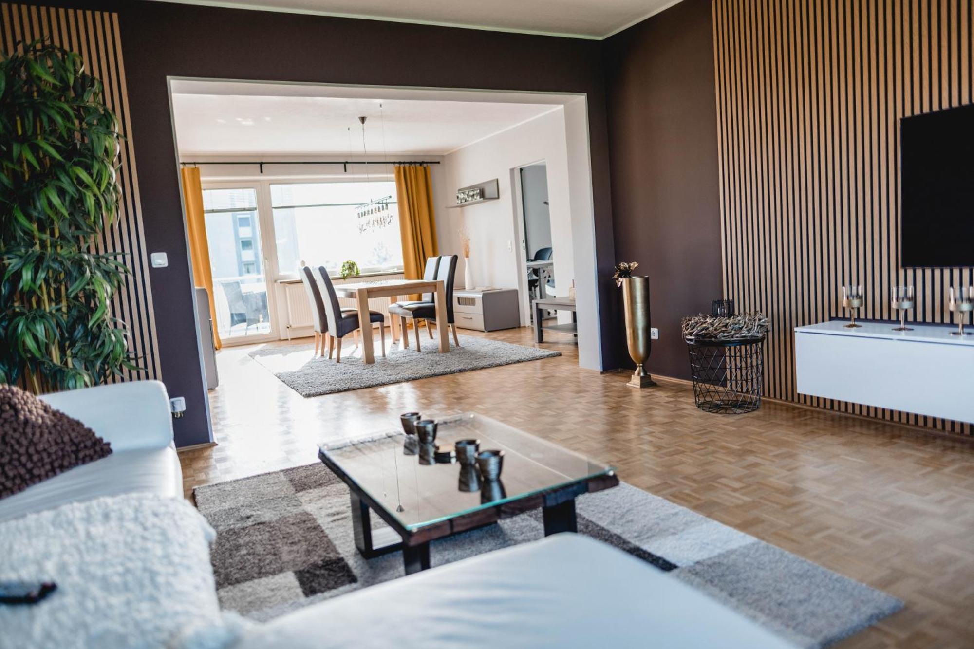 Me Homes - Grosse Moderne Designer-Wohnung Fuer Urlaub Und Business - Mit Kueche, Buero, Balkon Und 2 Parkplaetzen Bayreuth Esterno foto