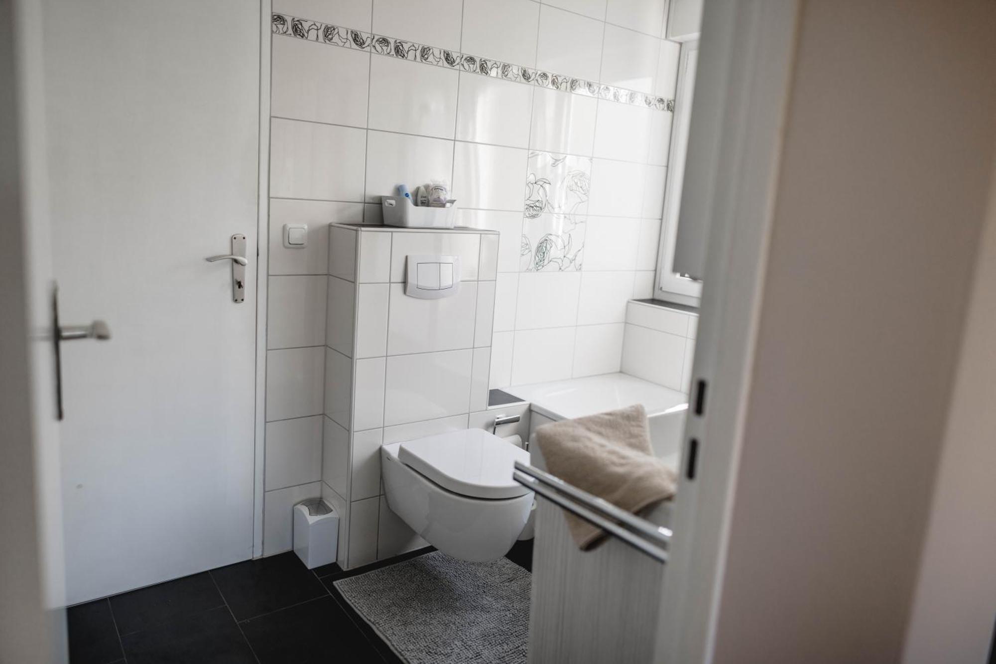 Me Homes - Grosse Moderne Designer-Wohnung Fuer Urlaub Und Business - Mit Kueche, Buero, Balkon Und 2 Parkplaetzen Bayreuth Esterno foto