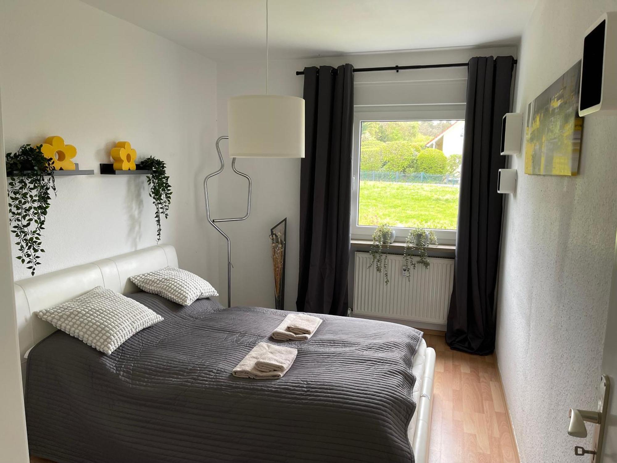 Me Homes - Grosse Moderne Designer-Wohnung Fuer Urlaub Und Business - Mit Kueche, Buero, Balkon Und 2 Parkplaetzen Bayreuth Esterno foto