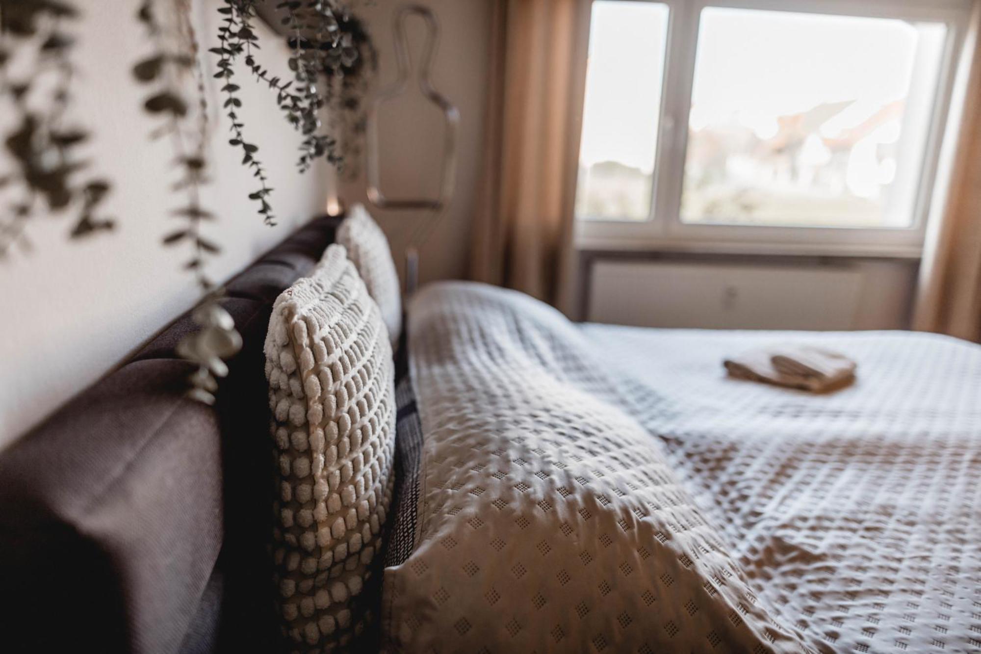 Me Homes - Grosse Moderne Designer-Wohnung Fuer Urlaub Und Business - Mit Kueche, Buero, Balkon Und 2 Parkplaetzen Bayreuth Esterno foto
