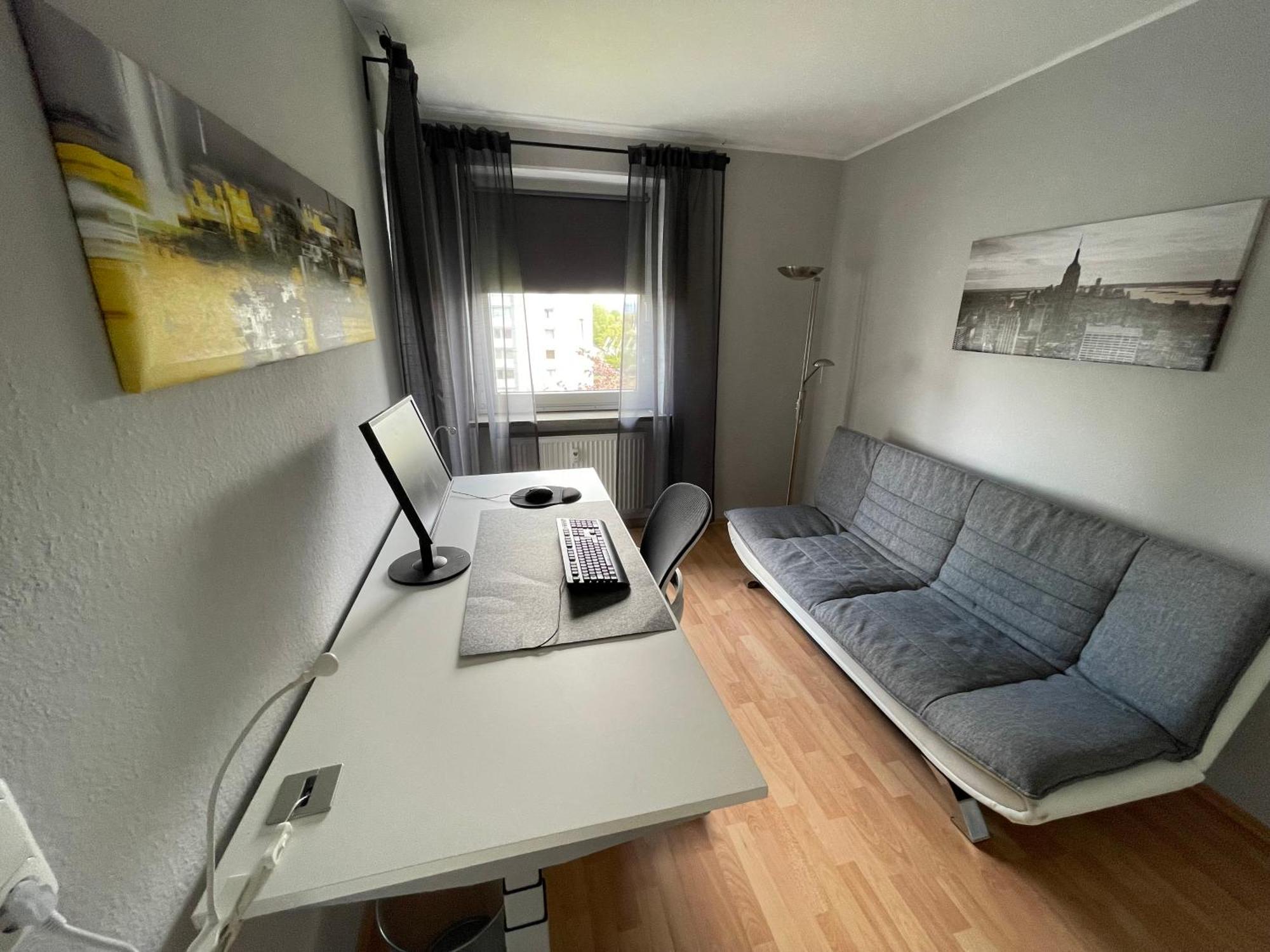 Me Homes - Grosse Moderne Designer-Wohnung Fuer Urlaub Und Business - Mit Kueche, Buero, Balkon Und 2 Parkplaetzen Bayreuth Esterno foto